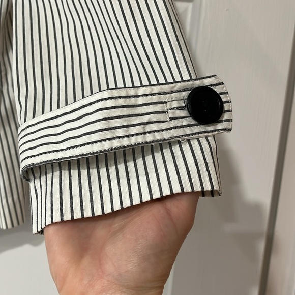 Adorable Talbots Short Jacket with Stretch - Picture 2 of 8